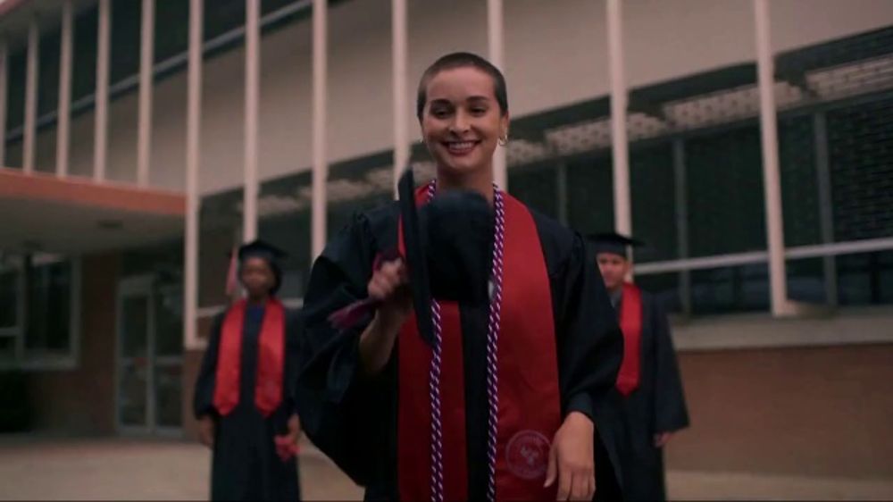 University of Phoenix TV Spot, 'Versus'