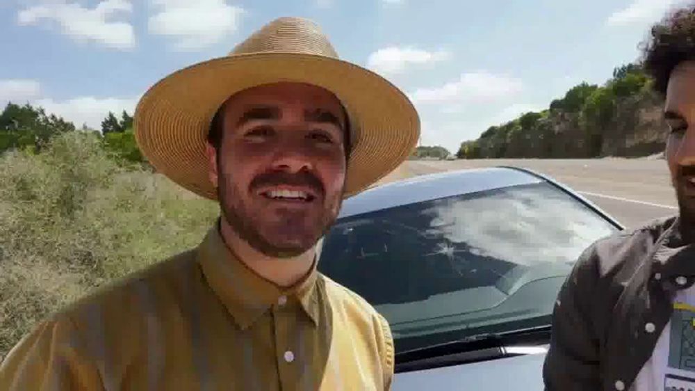Safelite Auto Glass TV Spot, 'Vlogging Buddies: Windshield vs. Rock'