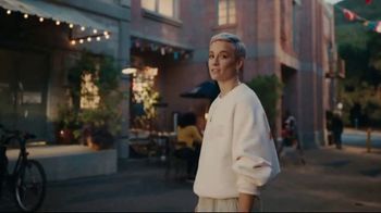Google Pixel 7 TV Spot, 'The Beautiful Game Belongs to All of Us: Watch and Buds' Ft. Megan Rapinoe, Prince Royce, Carlos Valderrama - Thumbnail 8