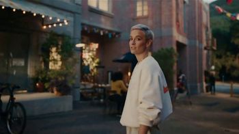 Google Pixel 7 TV Spot, 'The Beautiful Game Belongs to All of Us: Free' Ft. Megan Rapinoe, Prince Royce, Carlos Valderrama - Thumbnail 7