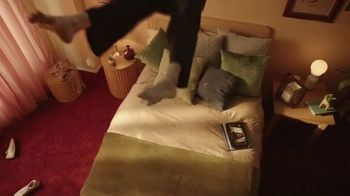 Hulu TV Spot, 'When You Have to Watch' Song by Mel Torme - Thumbnail 6