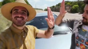Safelite Auto Glass TV Spot, 'Vlogging Buddies: Windshield vs. Rock' - Thumbnail 3