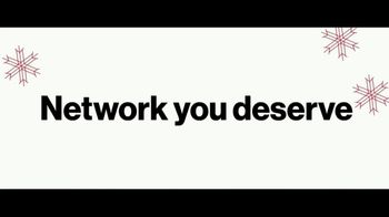 Verizon TV Spot, 'Tis the Season: Apple Products and Unlimited Plans: $1,900 Savings' Featuring Cecily Strong, Paul Giamatti - Thumbnail 8