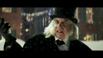 Verizon TV Spot, 'Tis the Season: Apple Products and Unlimited Plans: $1,900 Savings' Featuring Cecily Strong, Paul Giamatti - Thumbnail 2
