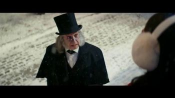 Verizon TV Spot, 'Tis the Season: Free 5G Phone' Featuring Cecily Strong, Paul Giamatti - Thumbnail 3