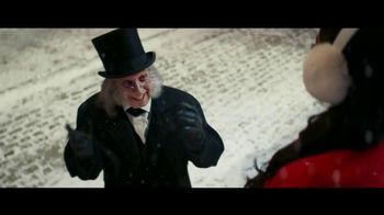 Verizon TV Spot, 'Tis the Season: Free 5G Phone' Featuring Cecily Strong, Paul Giamatti - Thumbnail 6