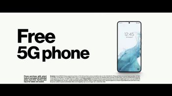 Verizon TV Spot, 'Tis the Season: Free 5G Phone' Featuring Cecily Strong, Paul Giamatti - Thumbnail 7
